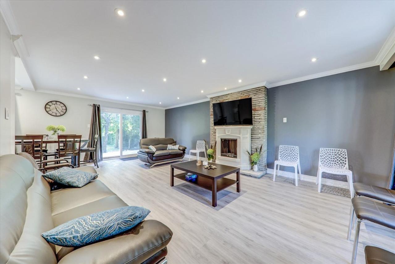 Stunning 7 Bedroom Rougeview Home With 2 Kitchens, 5 Bathrooms, Amazing Backyard & 8-Car Parking Toronto Exterior foto