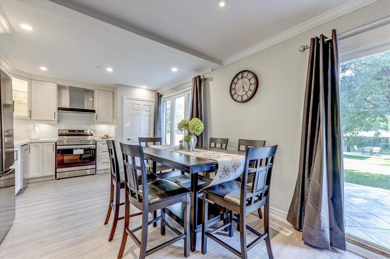 Stunning 7 Bedroom Rougeview Home With 2 Kitchens, 5 Bathrooms, Amazing Backyard & 8-Car Parking Toronto Exterior foto