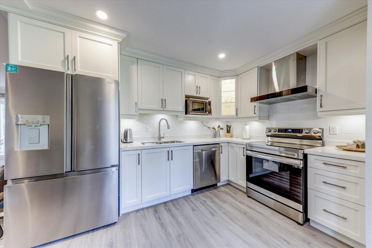 Stunning 7 Bedroom Rougeview Home With 2 Kitchens, 5 Bathrooms, Amazing Backyard & 8-Car Parking Toronto Exterior foto