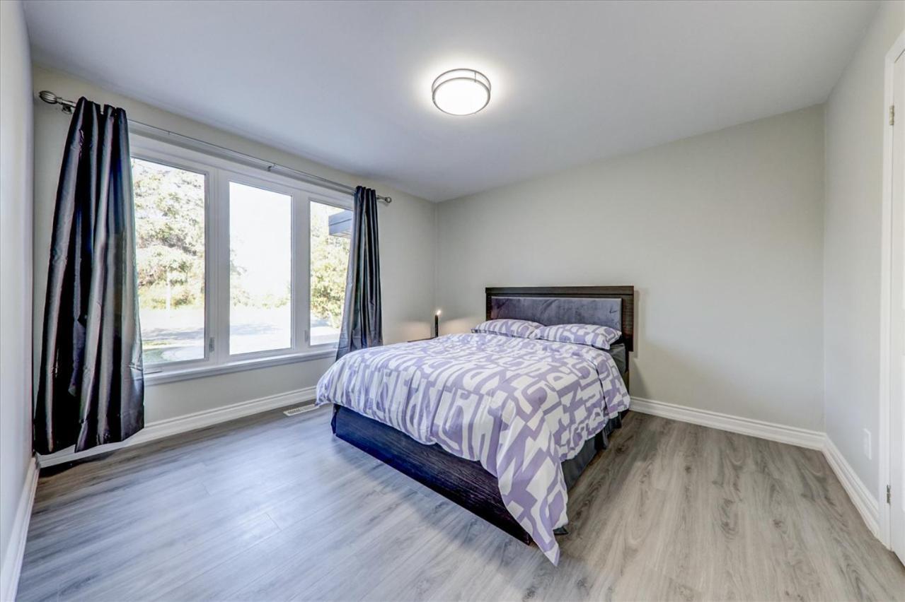 Stunning 7 Bedroom Rougeview Home With 2 Kitchens, 5 Bathrooms, Amazing Backyard & 8-Car Parking Toronto Exterior foto